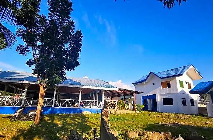 B'lu Bamboo Hotel
